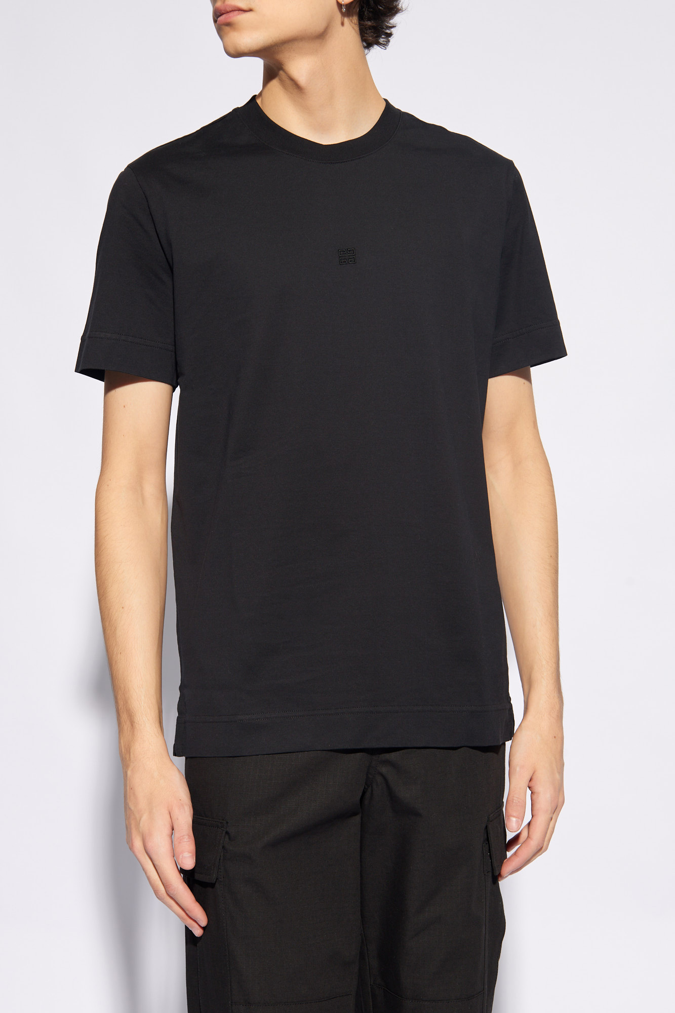 Tシャツ・カットソー GIVENCHY Men T-shirt Black BM716G3YCC 001 Slim fit t-shirt in cotton with 4G embroidery | Givenchy CA